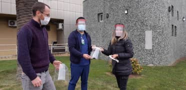 Instituciones educacionales entregaron 530 protectores faciales al Hospital de Curicó