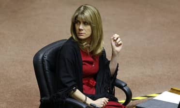 Senadora Rincón y elección de gobernadores regionales: “no puede postergarse”