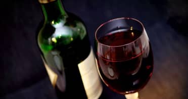 Senda: Ingesta de alcohol disminuyó un 44,4% durante la pandemia en la Región del Maule