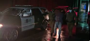 Conductor en presunto estado de ebriedad colisionó y apuñaló a carabinero en Teno