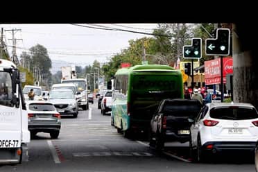 Comenzaron a funcionar semáforos en cruce de Zapallar en Curicó