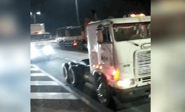 Grupo de camioneros cortó por dos horas la Ruta 5 frente a Curicó