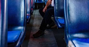 Detienen a hombre por grabar partes íntimas de una mujer en bus de San Fernando