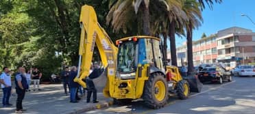Gobierno regional hizo entrega de una retroexcavadora para Curicó