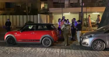 Delincuentes robaron moderno auto en encerrona, pero no supieron echarlo a andar