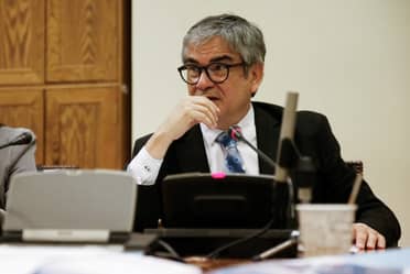 Ministro Mario Marcel reconoce que "el Estado no tiene experiencia" en la industria del litio