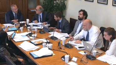 Ministro Elizalde trató de "bruto" a Felipe Kast en plena comisión del Senado