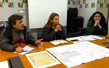 Profesionales analizan posible hallazgo arqueológico patrimonial en el centro de Curicó