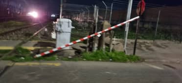 Molestia generalizada en el Maule por caos en cruces ferroviarios: “Las barreras funcionan al revés”