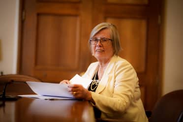 Surgen nombres para reemplazar a Mercedes Bulnes en la Cámara de Diputados(as)