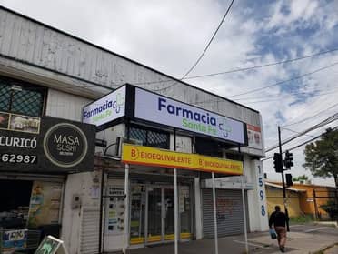 Sujetos armados asaltaron Farmacia Santa Fe de Curicó e hirieron a un empleado