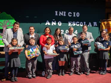 Municipio de Vichuquén entregó útiles escolares y uniformes a alumnos de la red educativa