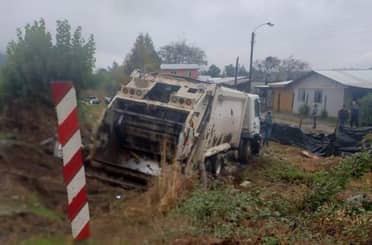 Funcionario municipal de Hualañé murió en choque de camiones en la Ruta J-60