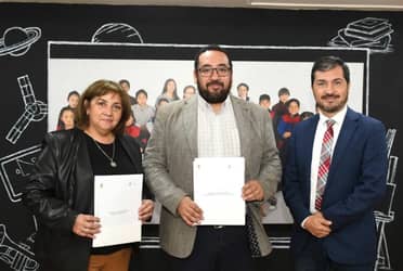 Ministro de Educación aseguró financiamiento histórico de casi $900 millones para escuelas de Teno