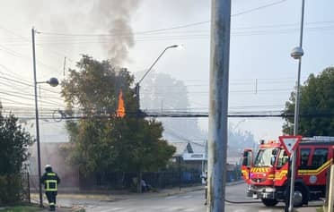 Incendio de cables eléctricos en Hualañé causó cortes de tránsito y energía eléctrica