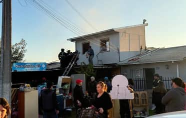Incendio provoca daños en tres casas de la Villa Don Álvaro I de Teno