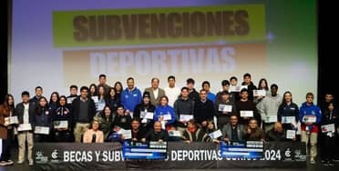 Entregan becas y subvenciones municipales al deporte curicano