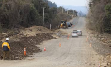 Alcaldesa de Molina exige a la Dirección de Vialidad mejorar camino al Radal tras socavón por lluvias de 2023