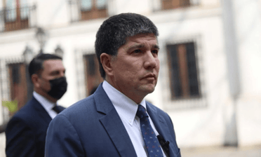 PDI detiene a exsubsecretario Manuel Monsalve acusado por violación