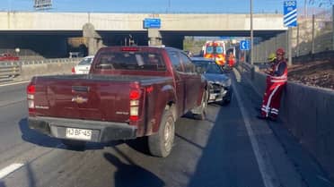Diputado Pulgar sufre robo por sorpresa mientras cargaba combustible en Santiago