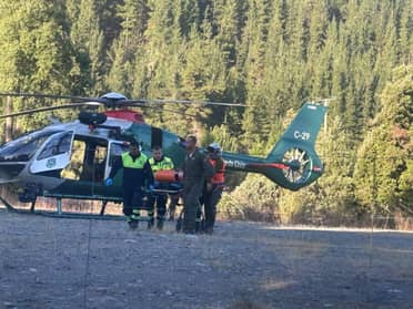 Carabineros rescata exitosamente a personas que cayó por una quebrada en la cordillera de Linares