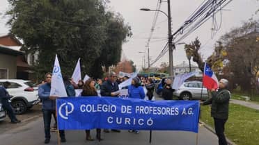 Paro masivo de profesores paraliza casi la totalidad de los colegios en la provincia de Curicó