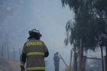 73 bomberos de la provincia curicana se movilizan para combatir incendios en el sur
