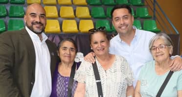 Aumentan a 3 mil las personas mayores beneficiadas con cajas de navidad en Molina
