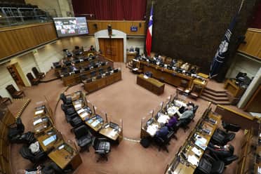 Senado debate polémico proyecto de cumplimiento alternativo de penas: Ejecutivo acusa "graves falencias técnicas"