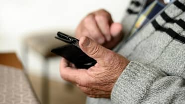 Cruel engaño en Curicó: Delincuente roba pensión a abuelos en su propio hogar