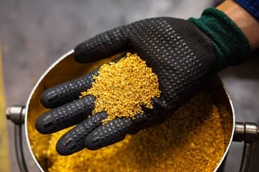Oro se afianza cerca de los US$4.500 en medio de conflicto en Medio Oriente