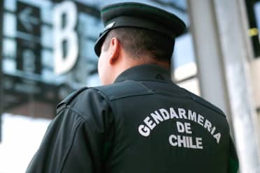 Gendarme de Curicó queda en prisión preventiva por cohecho e ingreso de celulares a la cárcel