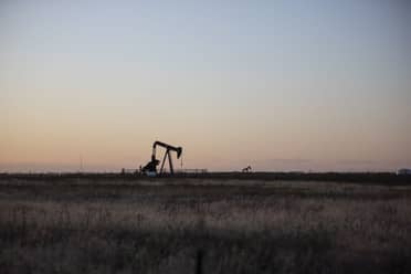 Petróleo se dispara hasta un 3,7% tras ataque iraní a petrolero en Dubái y amenazas de Trump
