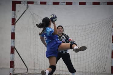 La fiesta del balonmano se vive este fin de semana en el Polideportivo de Curicó