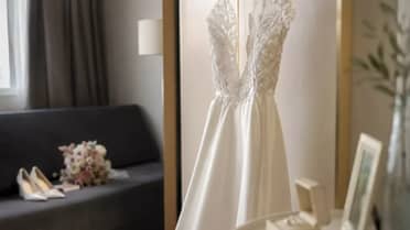 Novia recibirá millonaria indemnización tras rotura de su vestido de novia minutos antes de la ceremonia