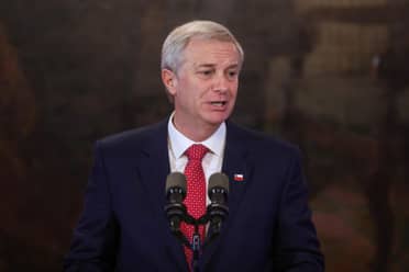 Encuesta Criteria: Desaprobación del Presidente Kast llega al 55%