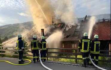 Incendio destruye antigua propiedad en Alemania vinculada a la familia del Presidente Kast