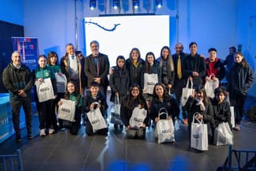 Estudiantes deslumbran con su talento literario en la premiación del concurso "Rauco en 100 Palabras"