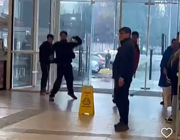 Tres adolescentes detenidos tras agredir a guardia y causar millonarios destrozos en Mall Curicó