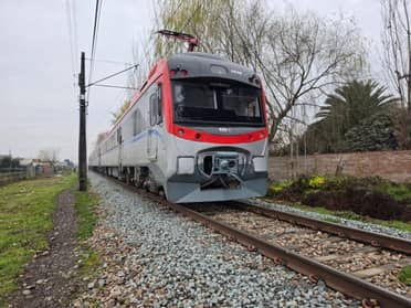 Fatal accidente en Curicó: Ciclista muere tras ser impactado por tren en cruce Santa Fe