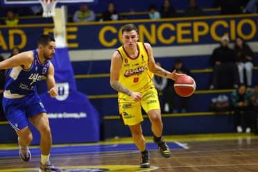 Tomás Lueiza: El curicano que brilla en la Liga Nacional de Básquetbol con Español
