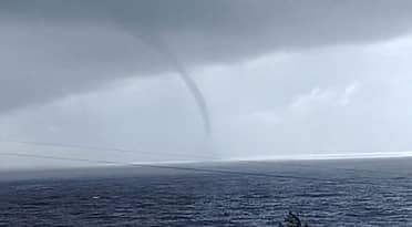 Armada advierte posible formación de trombas marinas en la costa del Maule