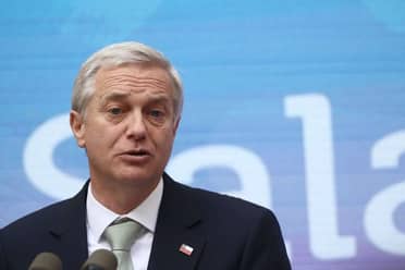 Encuesta Criteria: Aprobación de Kast desciende a 35%