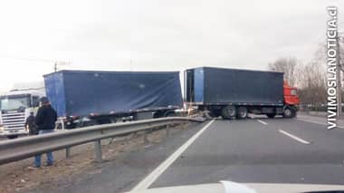 [FOTOS] Accidente provoca corte total de tránsito frente a Romeral