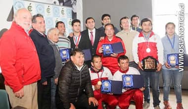Entregan reconocimiento a deportistas curicanos