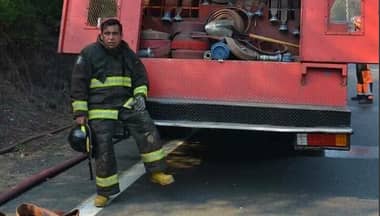 Los agitados días del alcalde de Sagrada Familia como voluntario de bomberos