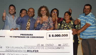 Feriantes de Molina reciben millonario aporte para remodelar sus puestos