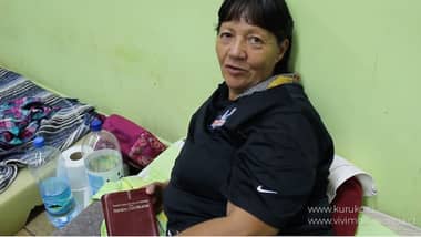 [VIDEO] Vecina de Santa Olga se refugia en la Biblia tras la catástrofe