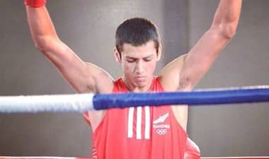 Boxeador talquino inicia con optimismo su carrera profesional