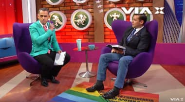 [VIDEO] Pastor Soto pisoteó bandera LGBTQ en televisión